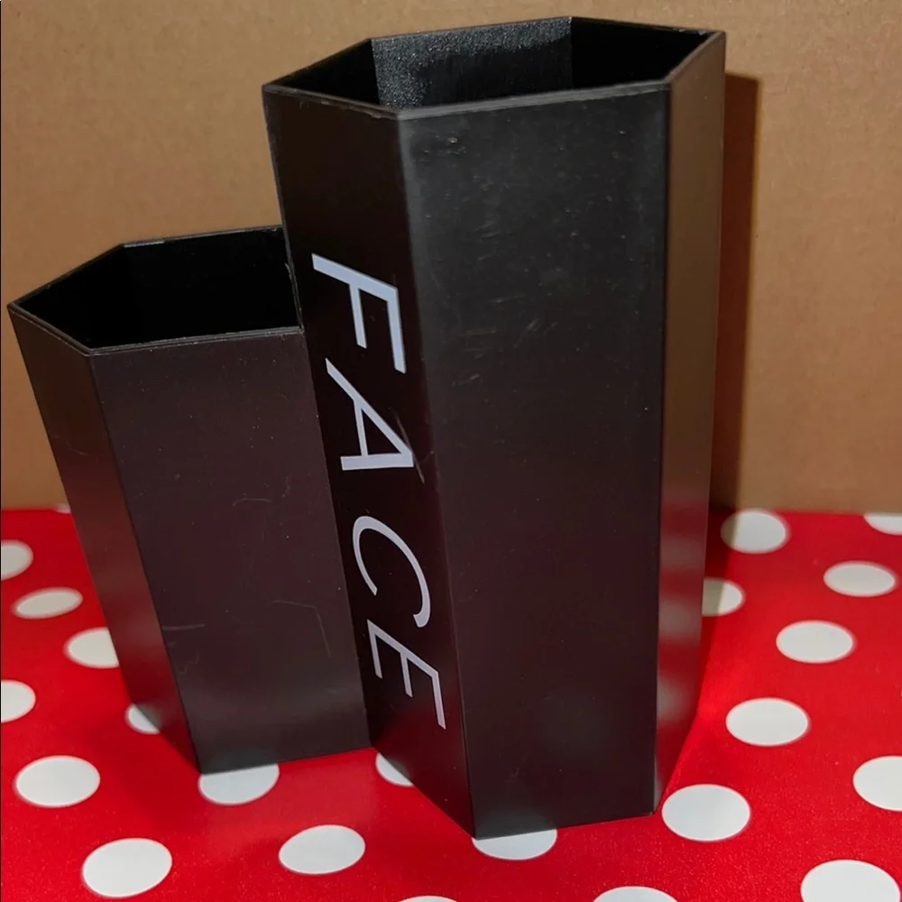New Black Cosmetics Storage for Eyes, Lips, Face